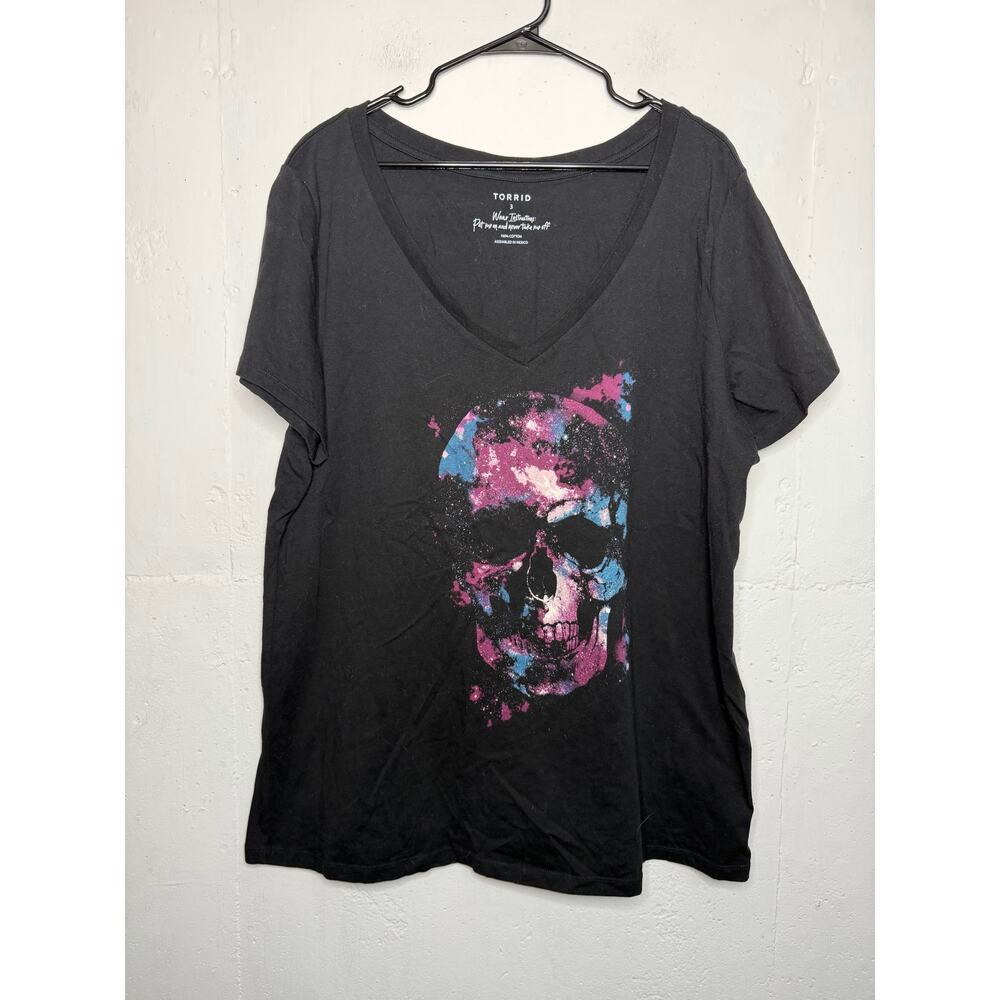 Torrid Super Soft Black V Neck Galaxy Skull Graphic Shirt Womens Size 3 3X